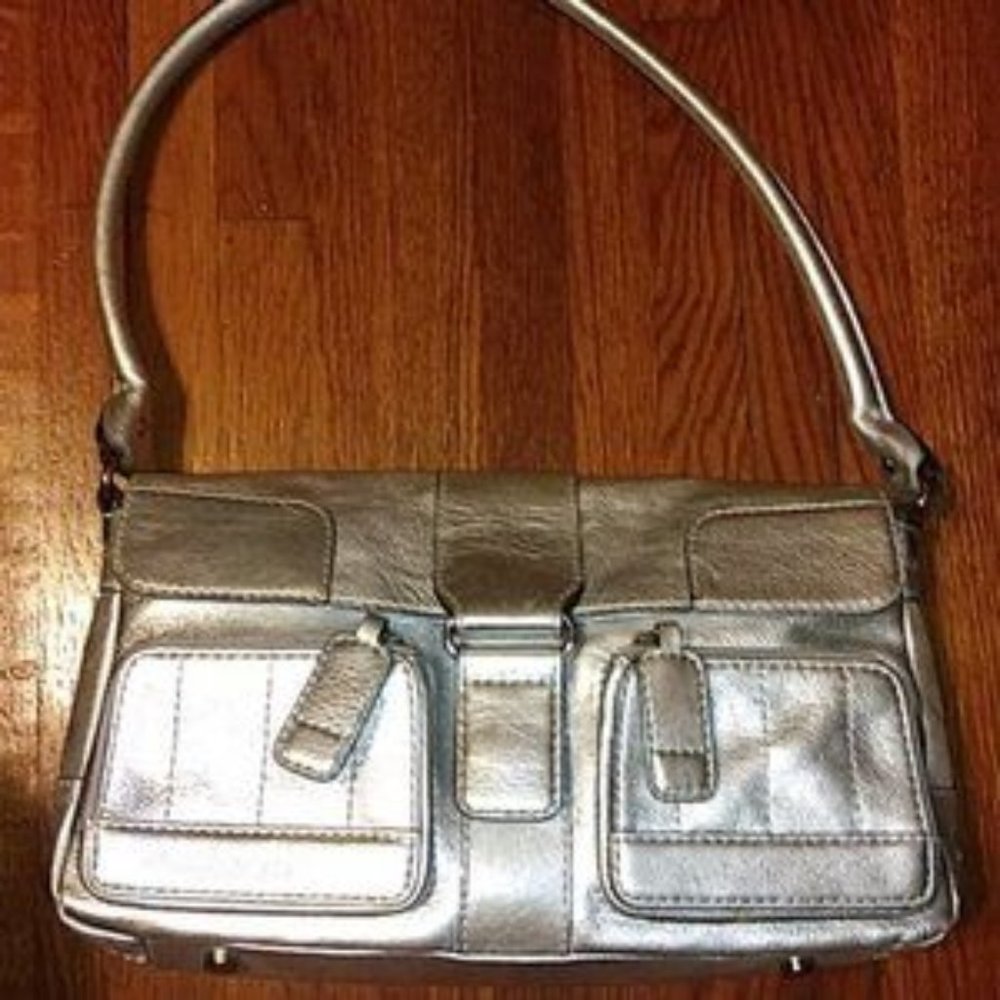 Maxximum Silver Leather Shoulder Bag